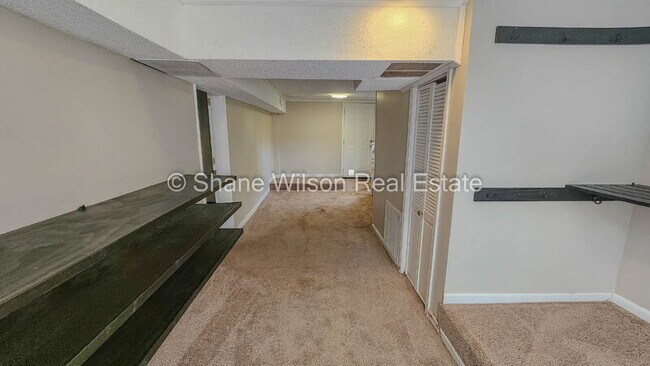 Building Photo - 1114 Rockway Dr