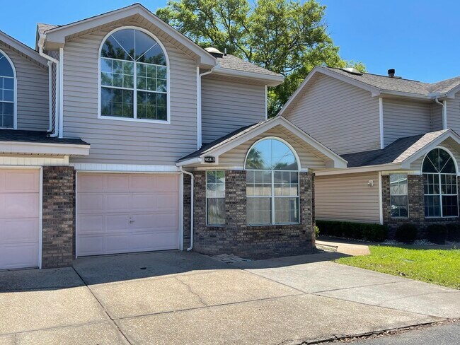 Primary Photo - 903 Piedmont Pl