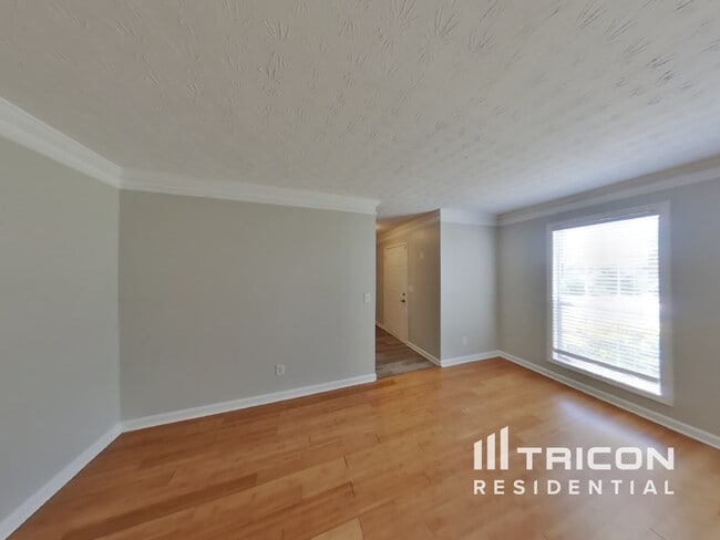 Building Photo - 2556 Tolliver Dr
