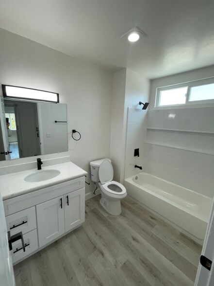 Building Photo - 2284 Dunlop St