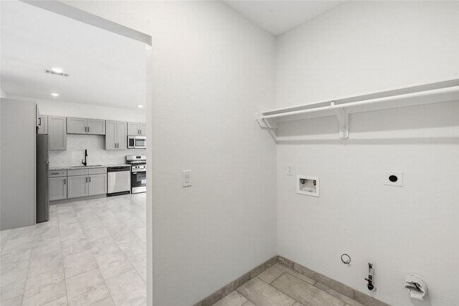 Building Photo - 6138 Brookfield Dr