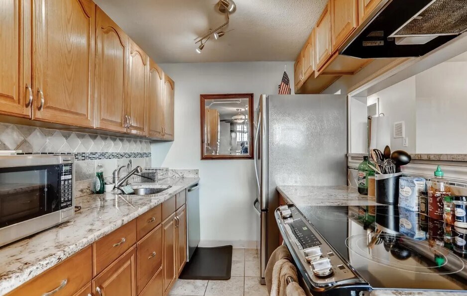 Building Photo - 1233 N Ogden St