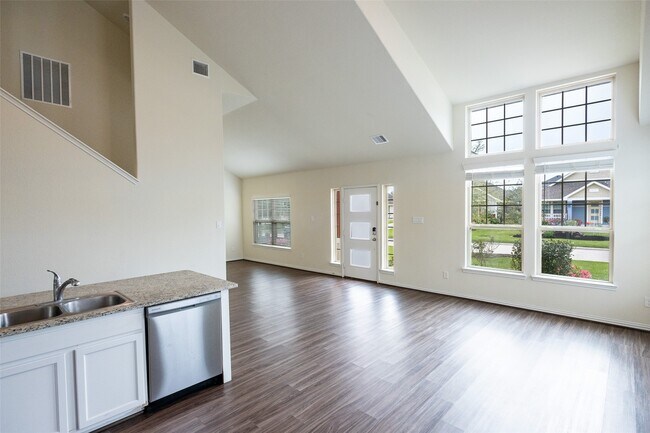 Building Photo - 216 N Lynx Trail