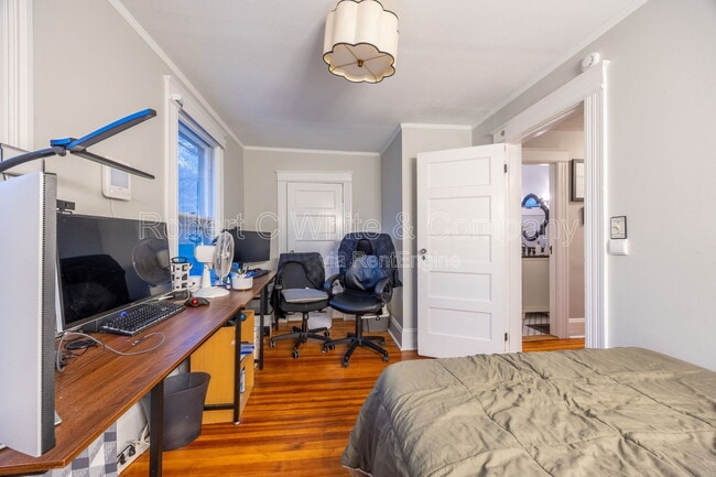 Building Photo - 139 Grove St