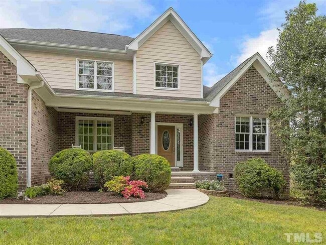Building Photo - Beautiful Luxury Home In A Gated Community...