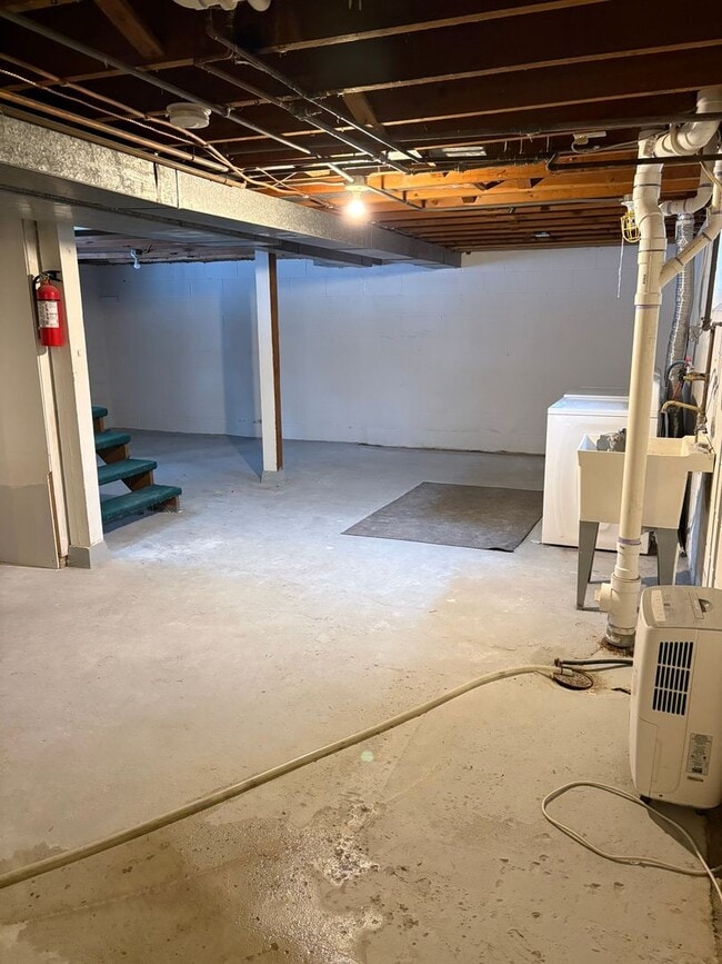 Building Photo - Minnetonka Home for Rent