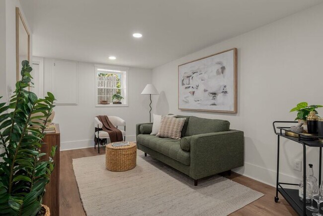 Building Photo - 1326 Ardee Ave