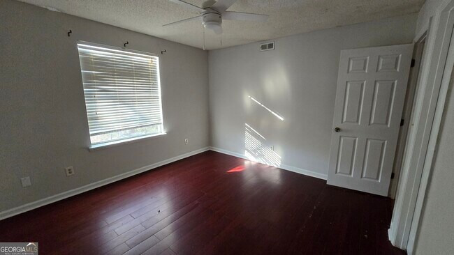 Building Photo - 1308 Red Deer Way