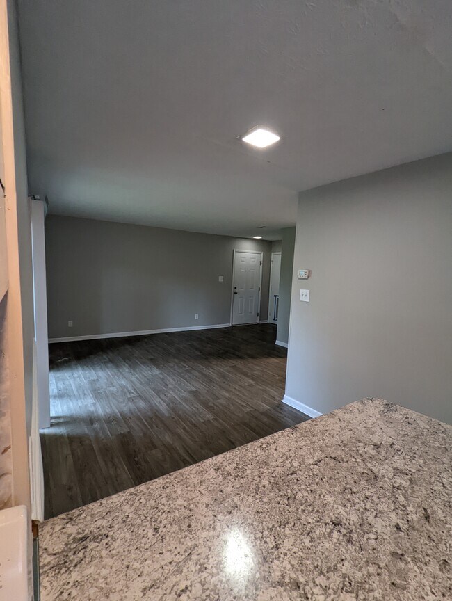 Building Photo - 833 Applewood Ln