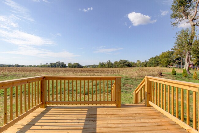 Building Photo - 102 Riverbend Dr
