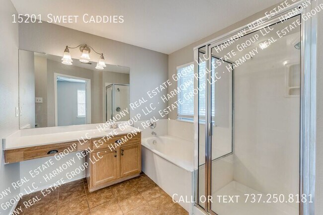 Building Photo - 15201 Sweet Caddies Dr