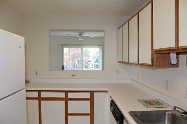 Building Photo - Charming Apartment with Private Entrance, Garage, In-Unit Laundry & Bonus Basement Space