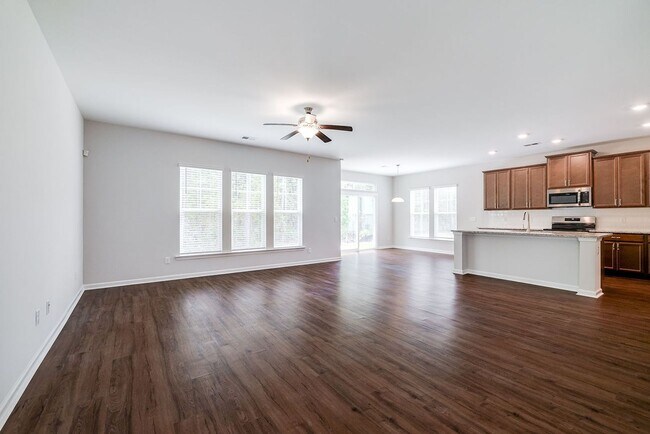 Building Photo - 4 bed, 2.5 bathroom spacious home in Pooler!