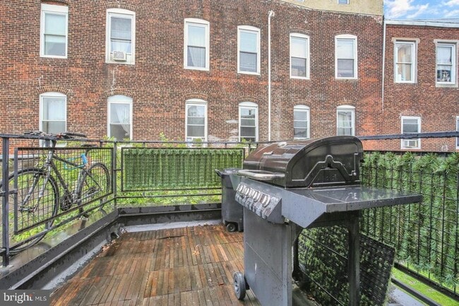 Building Photo - 2229 Frankford Ave