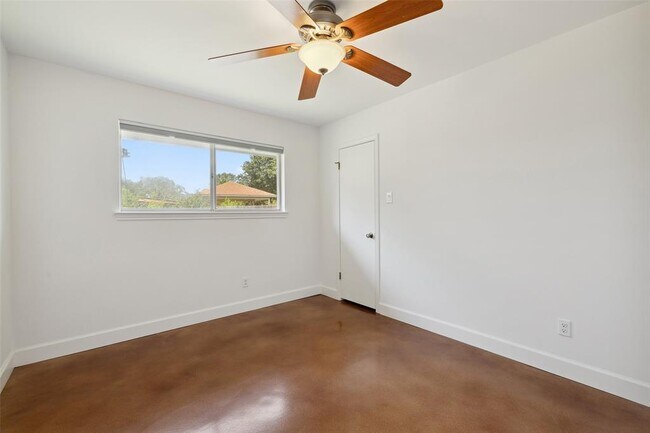 Building Photo - 7202 Squirrel Oak Cir