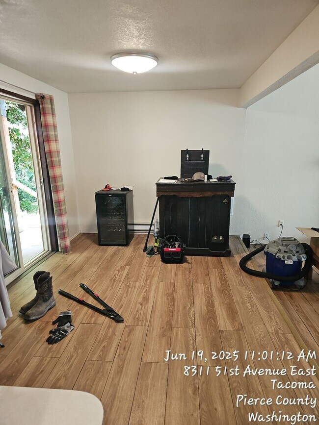 Building Photo - 14734a