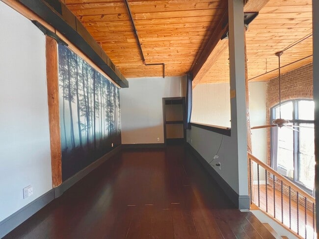 Building Photo - Stunning 2BR/1BA  Condo in Charlotte!!