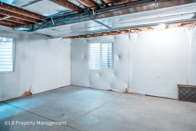 Building Photo - 10590 Pearlwood Cir