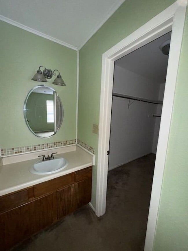 Building Photo - 1100 sqft under $1000-Calallen Area