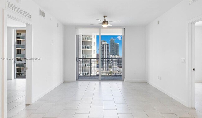 Building Photo - 2150 N Bayshore Dr