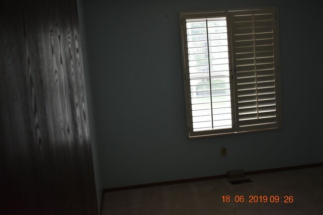 Building Photo - Large Parker Home 3 bed, 3 bath Nearly 2K ...