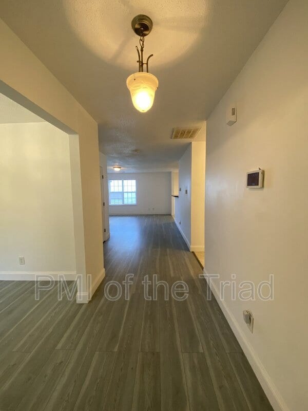 Building Photo - 202 Kinnley Ct