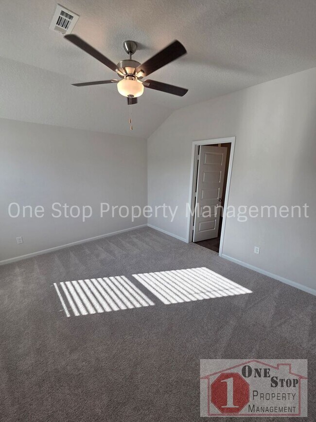 Building Photo - Beautiful 3 Bedroom 2 Bathroom in Blue Springs!