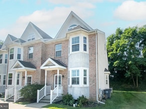 Building Photo - 321 William Taft Ave