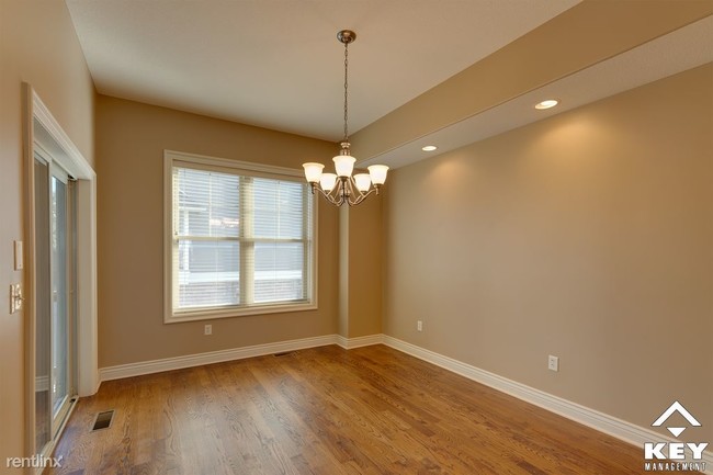 Building Photo - 2 br, 3.5 bath Townhome - 136 N Rutan St