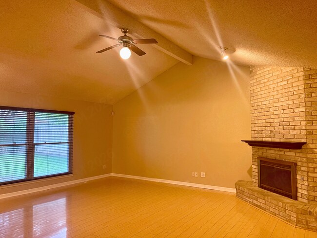 Building Photo - Beautiful 3 Bedroom Home with Covered Patio in Ridge Creek