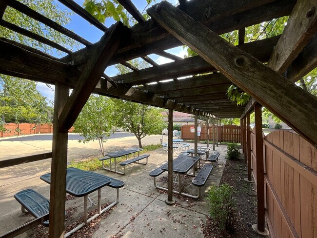 Building Photo - 1477 N Winslowe Dr