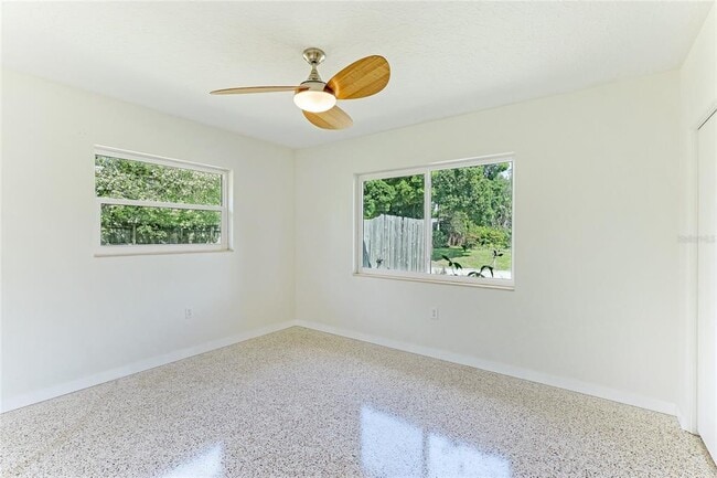 Building Photo - 2618 Valencia Dr
