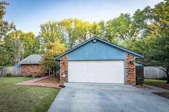 Building Photo - East Side Beauty with Space for Days!