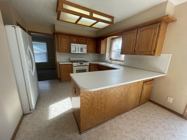 Building Photo - Bellevue Home for Rent