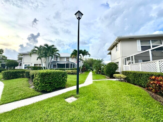 Building Photo - 2813 SW Lakemont Pl