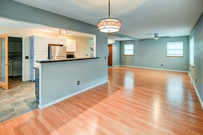 Building Photo - 1398 Prairie Rose Dr