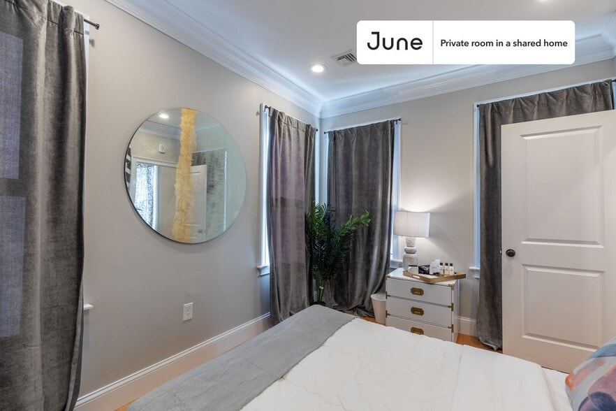 Building Photo - Room in Shared 3 bed/1 bath home