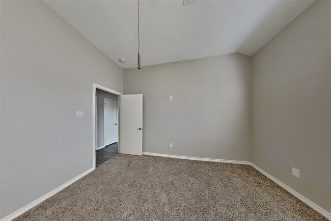 Building Photo - 22723 W Waterlake