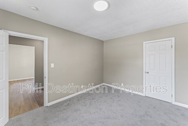 Building Photo - 719 5th St