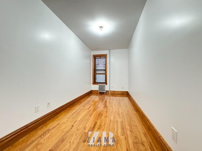 Building Photo - 471 Seventh Avenue