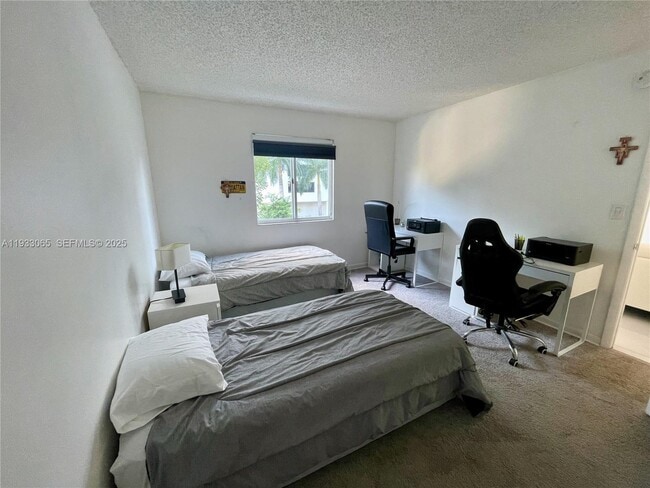 Building Photo - 1401 Bay Rd