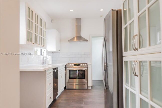 Primary Photo - 5938 NE 5th Ave