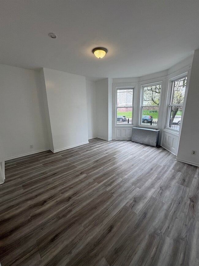 Building Photo - 139 Clifton Ave