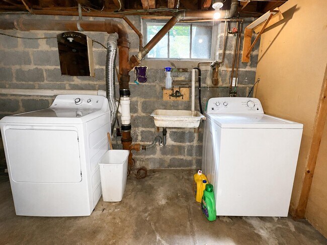 Building Photo - 51 Elfman Dr