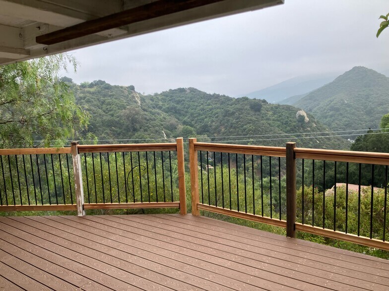 Building Photo - 1875 Topanga Skyline Dr