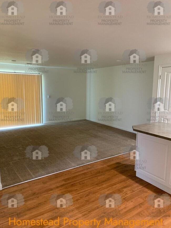 Building Photo - 411