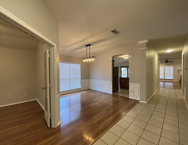 Building Photo - 102 Mission Dr