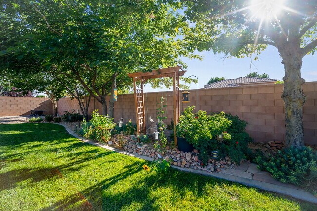Building Photo - "Spacious 5-Bed Oasis with 3 Baths in Washington, UT – 3,171 Sq Ft of Comfort!"