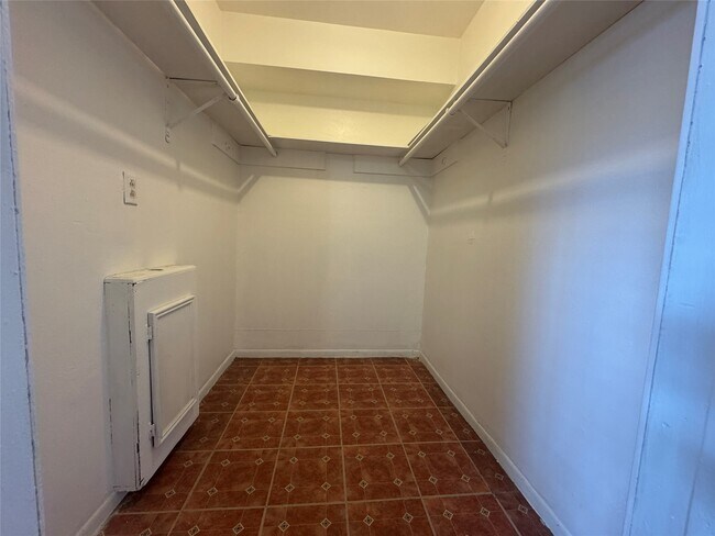 Building Photo - 6405 Westward St