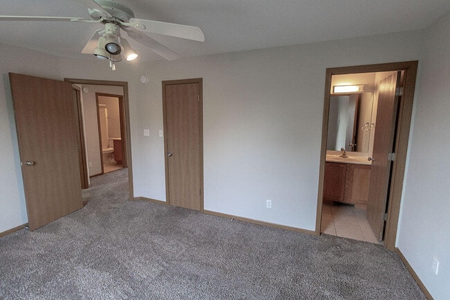 Building Photo - 3611 Zinnia Dr